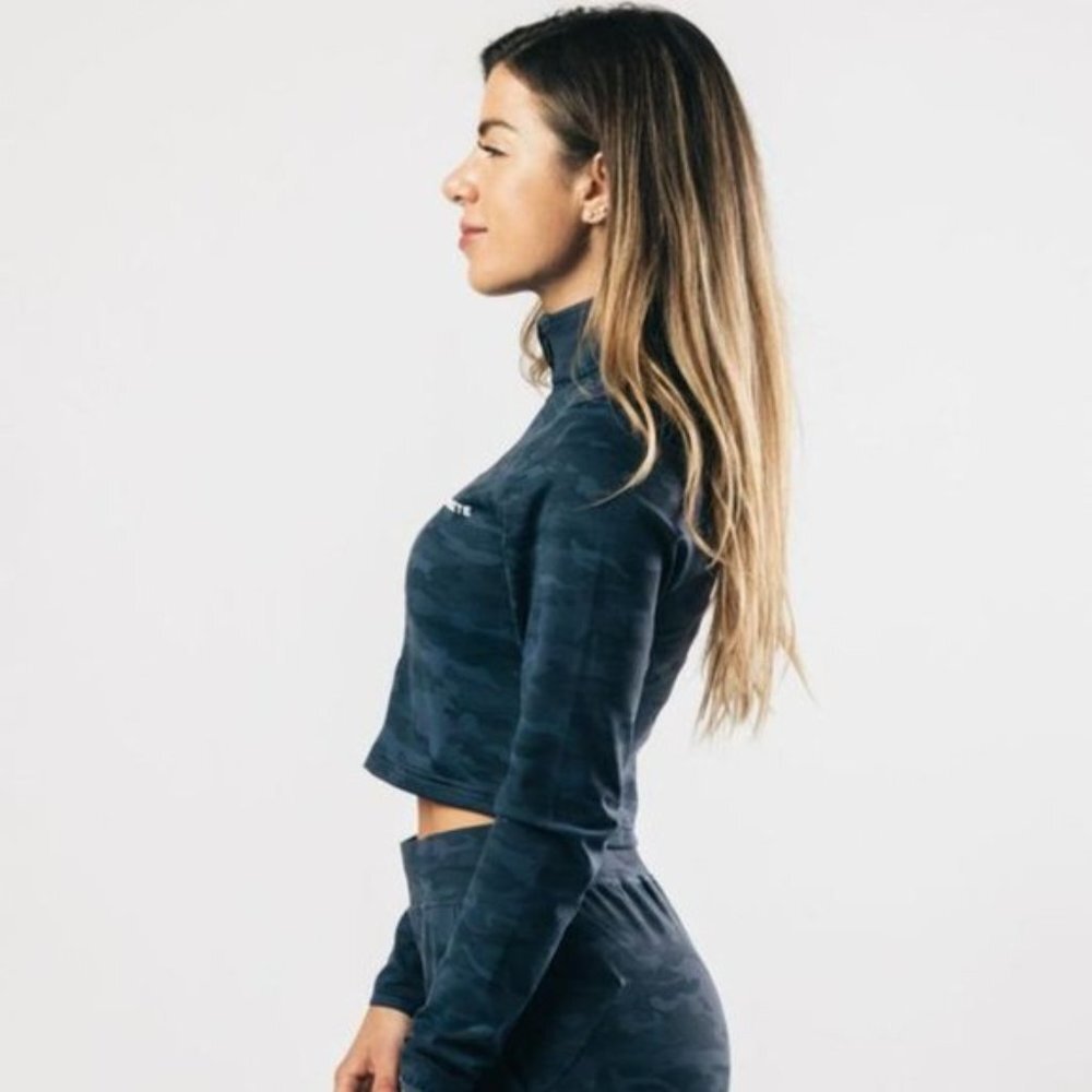 NEW ALPHALETE WOMEN'S PREMIUM CROP JACKET Navy Camo - Picture 2 of 8